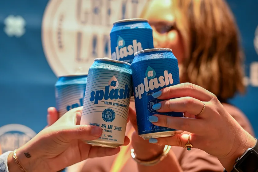 Friends enjoying Great Lakes aSplash drinks